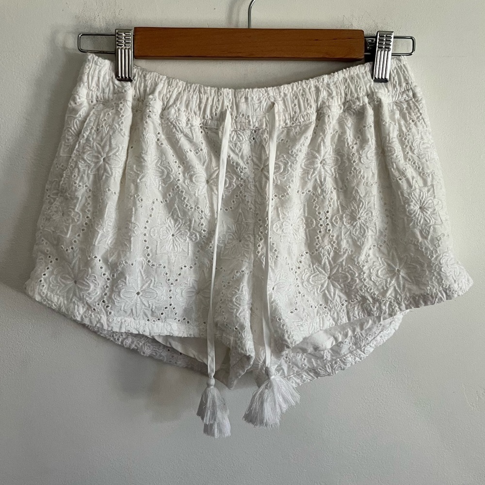 Vineyard Vines White Eyelet Embroidery Boho Shorts